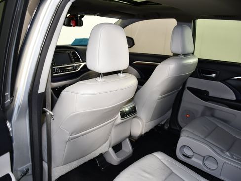 Used 2016 Toyota Highlander Limited w/ Driver Technology Package AWD/4WD image 47