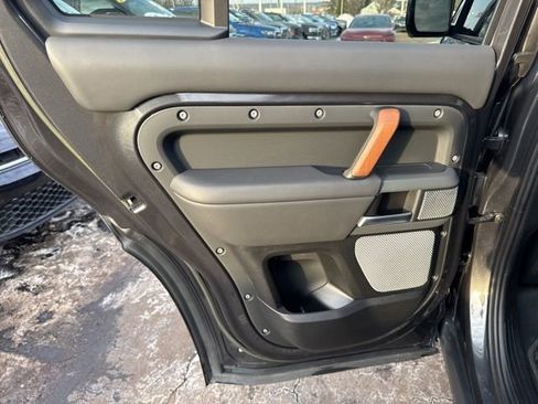 Used 2023 Land Rover Defender 130 X-Dynamic SE image 18