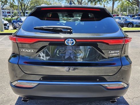 Used 2021 Toyota Venza Limited image 10