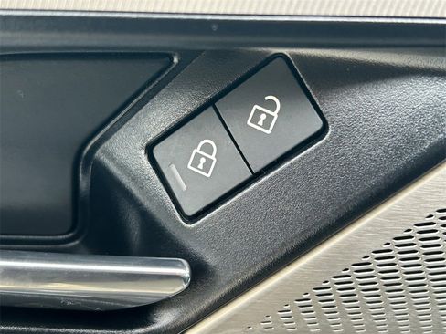 Used 2024 Jaguar F-PACE R-Dynamic S image 24