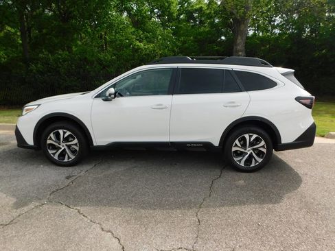Used 2022 Subaru Outback Limited XT AWD/4WD image 2