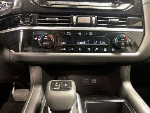 Used 2025 Nissan Pathfinder SV image 26