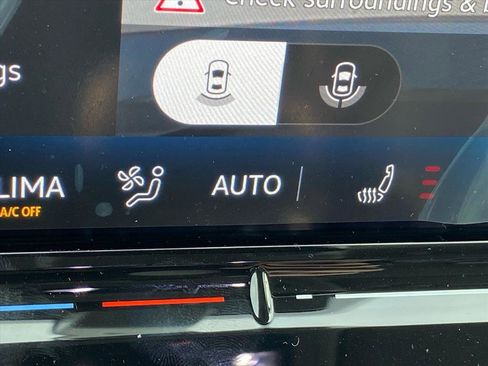 New 2026 Volkswagen Tiguan SE image 9