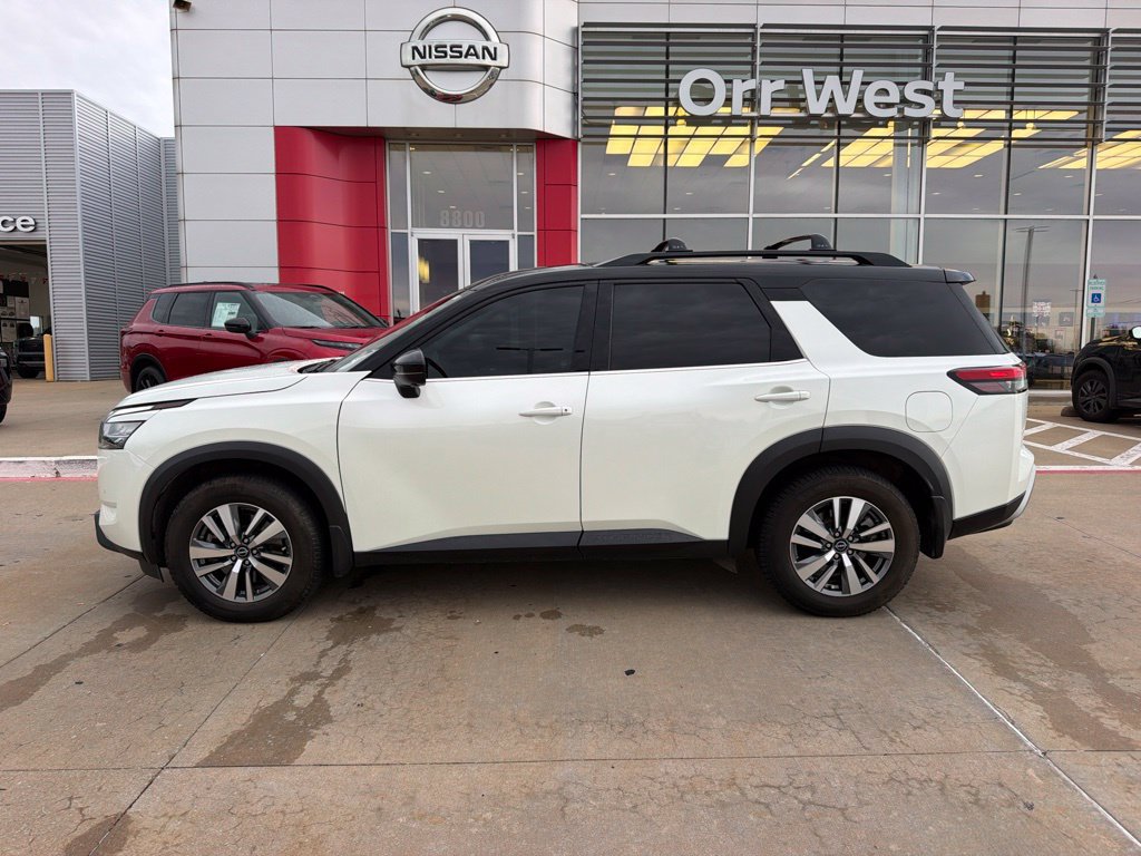 Used 2023 Nissan Pathfinder SL w/ Lighting Package (N92) AWD/4WD image 2