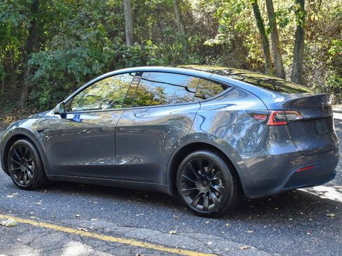 Used 2021 Tesla Model Y Long Range image 6
