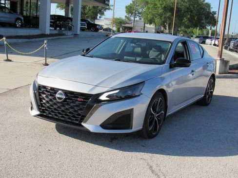 Certified 2023 Nissan Altima 2.5 SR FWD image 5