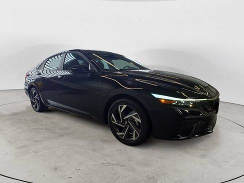 Used 2025 Hyundai Elantra SEL FWD image 7
