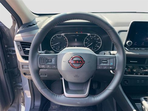 Used 2025 Nissan Rogue SV image 13