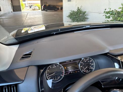 Used 2025 Nissan Pathfinder SV FWD image 37