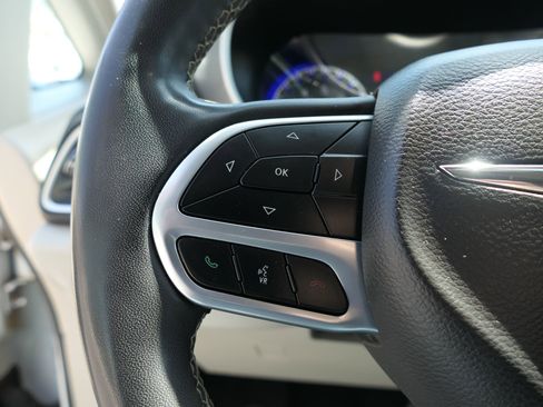 Used 2022 Chrysler Pacifica Touring-L FWD image 15