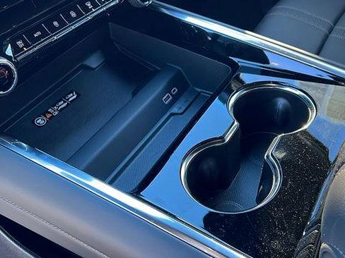 New 2026 Chevrolet Suburban High Country image 27