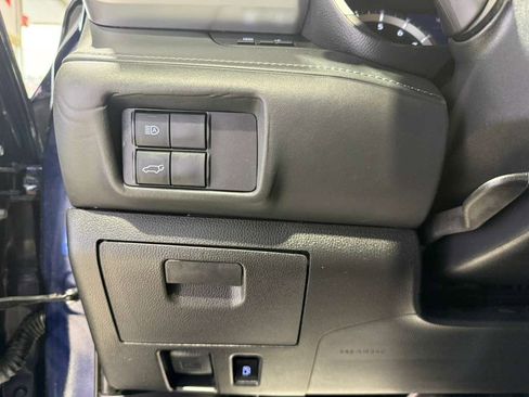 Used 2021 Toyota Highlander XLE image 22