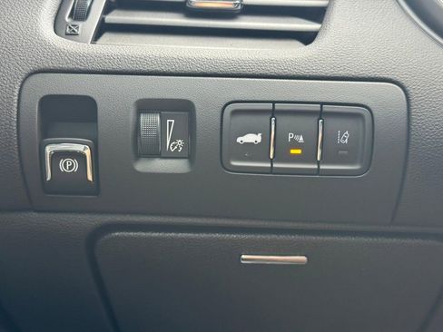 Used 2015 Chevrolet Impala LT image 17