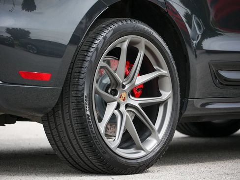 Certified 2025 Porsche Macan GTS AWD/4WD image 18