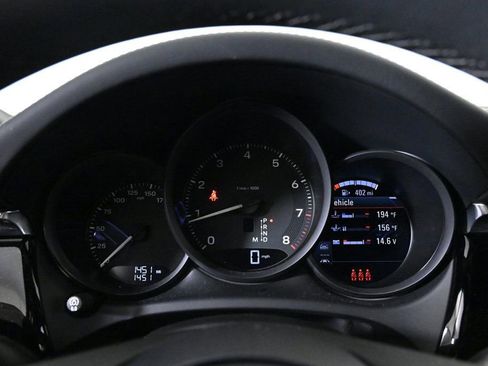 Certified 2025 Porsche Macan image 15