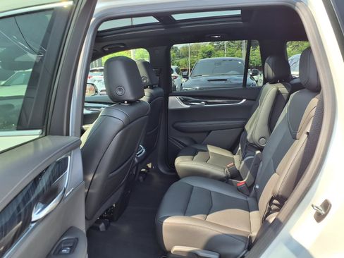 Certified 2023 Cadillac XT6 Premium Luxury AWD/4WD image 18