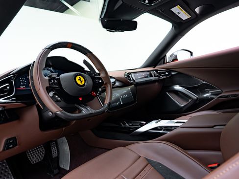 Used 2025 Ferrari 12Cilindri RWD image 2
