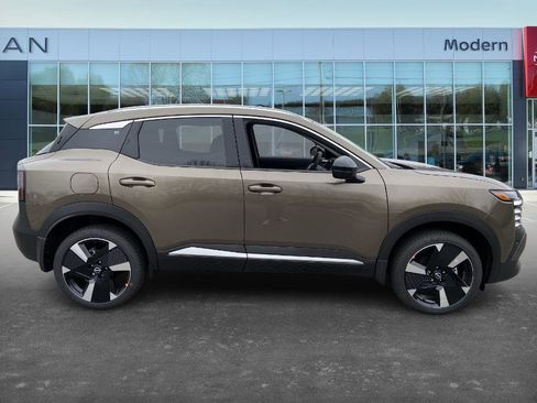 New 2026 Nissan Kicks SR w/ SR Premium Package image 4