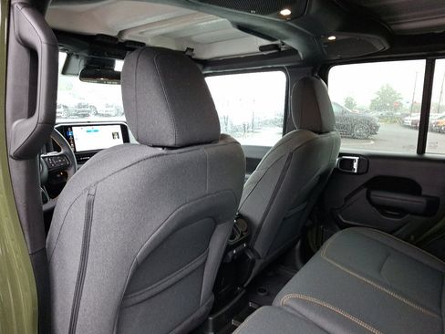 Used 2024 Jeep Wrangler Unlimited AWD/4WD image 21