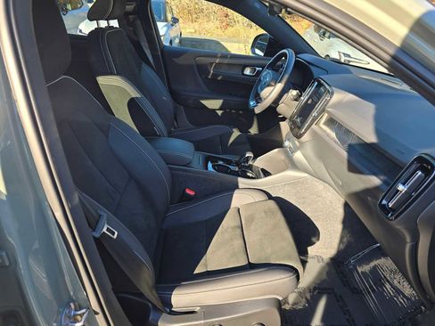 Certified 2023 Volvo C40 P8 Recharge Ultimate image 11