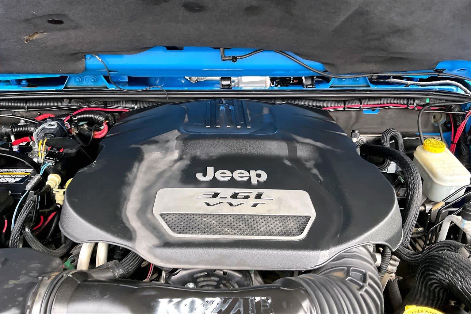Used 2012 Jeep Wrangler Unlimited Rubicon w/ Dual Top Group AWD/4WD image 26