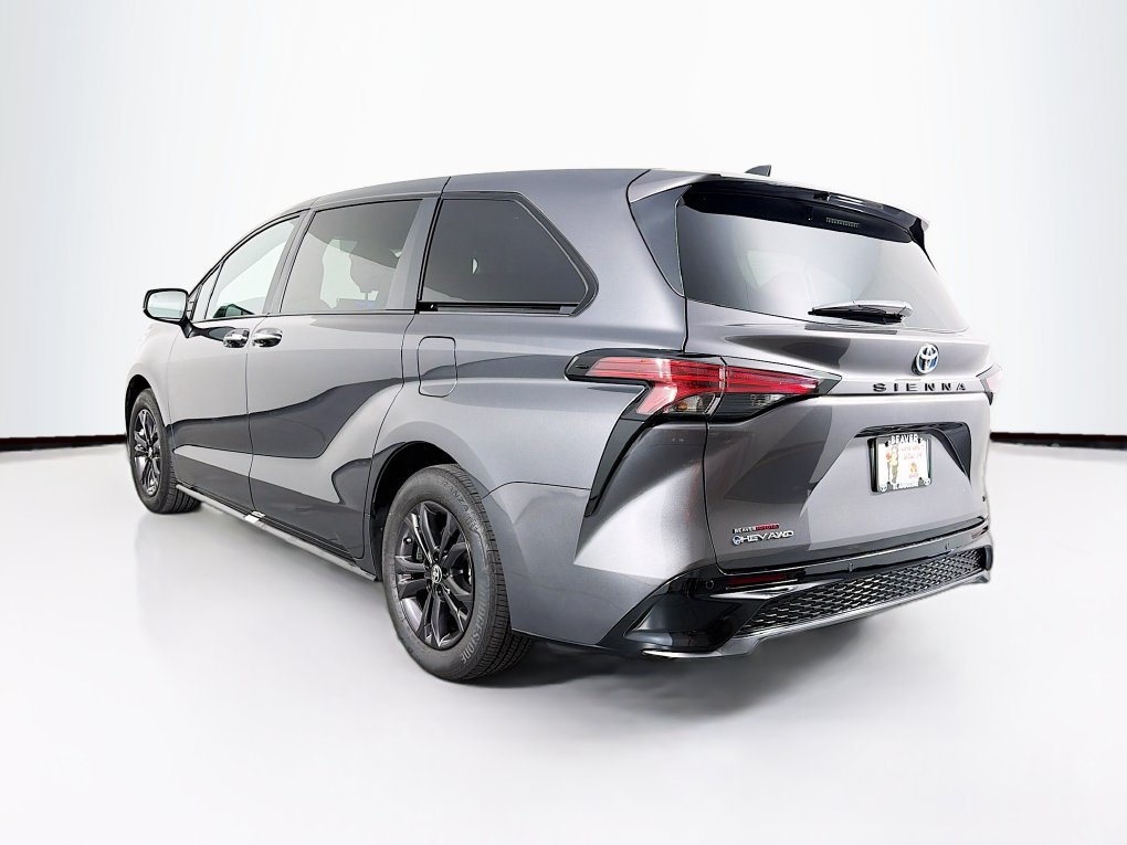 Used 2025 Toyota Sienna XSE AWD/4WD image 7