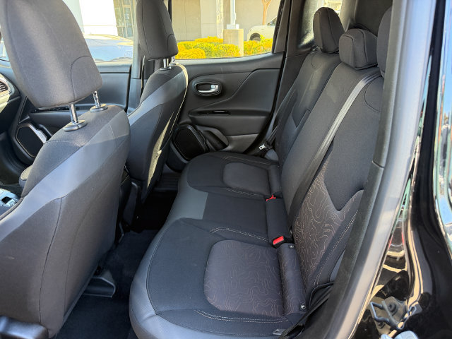 Used 2023 Jeep Renegade Latitude AWD/4WD image 23
