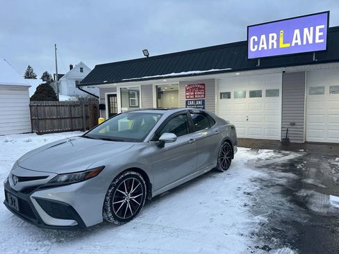 Used 2021 Toyota Camry SE w/ Cold Weather Package image 2
