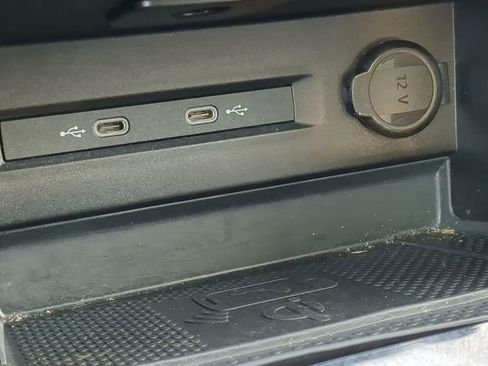 Used 2024 Volkswagen Taos SE image 23