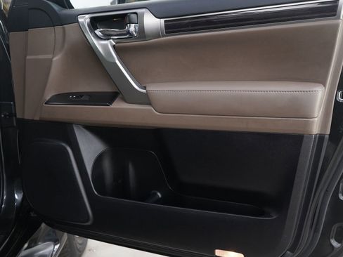 Used 2023 Lexus GX 460 Premium w/ Premium Package image 9