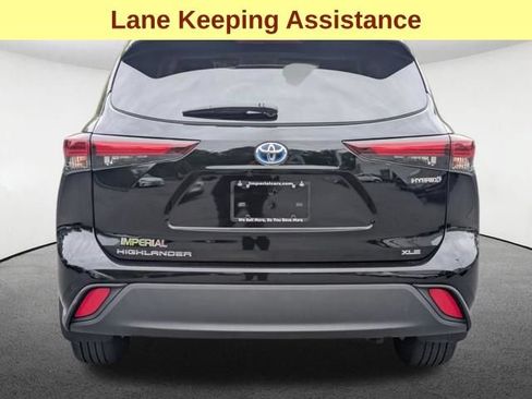 Used 2024 Toyota Highlander XLE AWD/4WD image 6