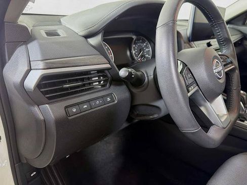 Certified 2024 Nissan Altima 2.5 SV w/ SV Premium Package FWD image 8