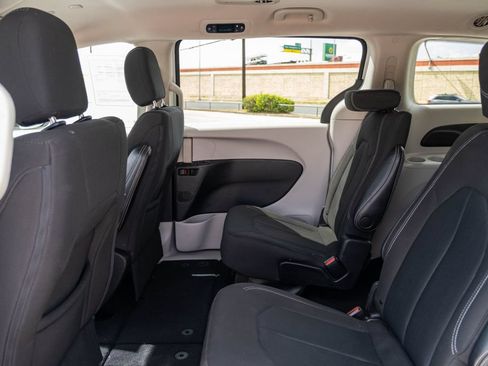 Used 2023 Chrysler Voyager LX FWD image 15