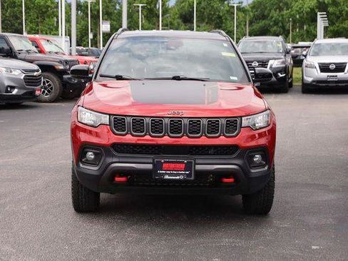 Used 2025 Jeep Compass Trailhawk AWD/4WD image 4