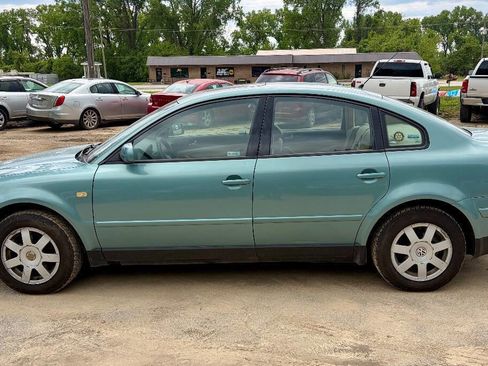 Used 1999 Volkswagen Passat GLS FWD image 2