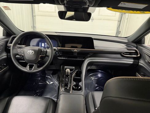 Used 2025 Toyota Crown Signia image 23