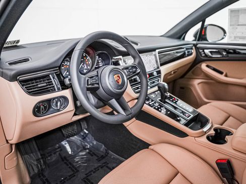 New 2026 Porsche Macan AWD/4WD image 4
