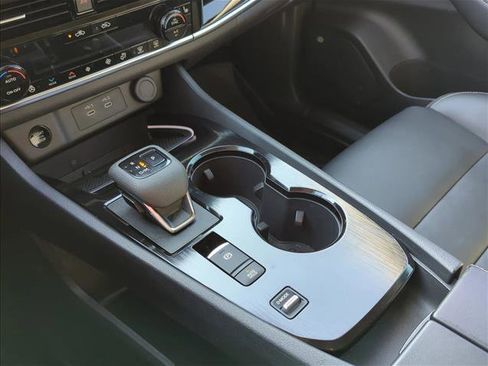 Used 2024 Nissan Rogue SL w/ SL Premium Package image 16