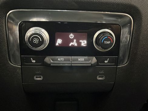 Used 2022 GMC Yukon XL Denali AWD/4WD image 35