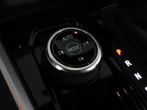 Used 2023 Chevrolet Colorado Trail Boss w/ Technology Package image 23