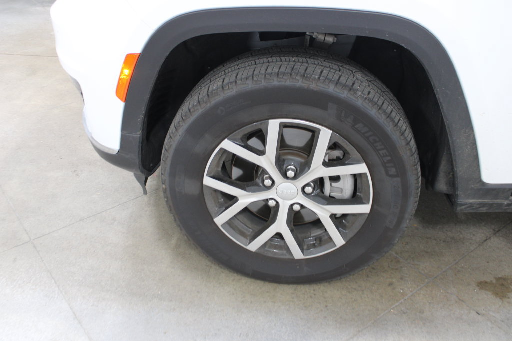 Used 2025 Jeep Grand Cherokee L Limited AWD/4WD image 34
