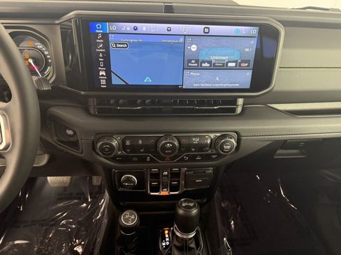 Used 2024 Jeep Wrangler Unlimited Sahara w/ Technology Group AWD/4WD image 18