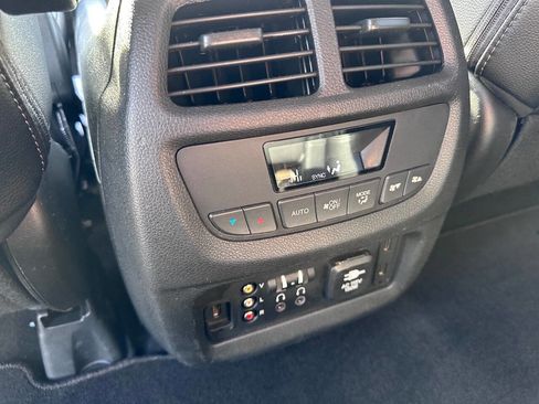Used 2017 Honda Pilot Touring image 13