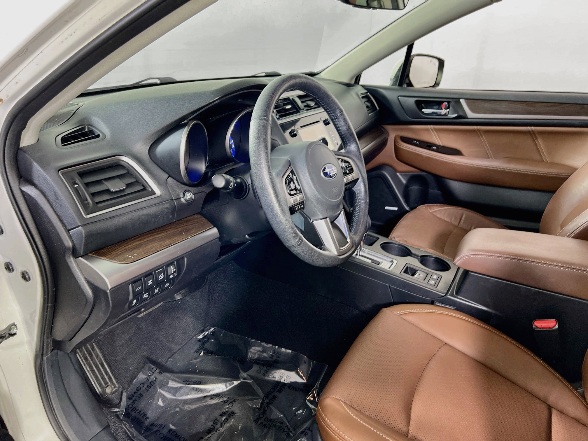 Used 2017 Subaru Outback 3.6R Touring AWD/4WD image 9