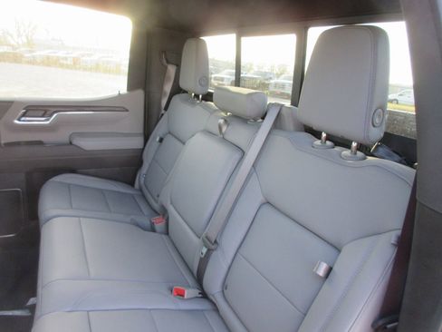 New 2026 GMC Sierra 1500 SLT image 15