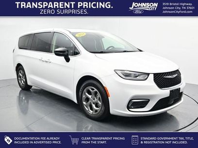 Used 2024 Chrysler Pacifica Limited