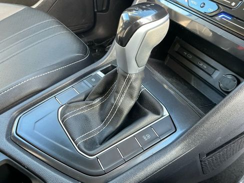 Used 2023 Volkswagen Tiguan SE image 17