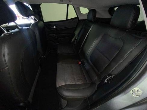 Used 2025 Chevrolet Trax LT FWD image 15
