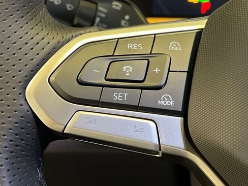 New 2026 Volkswagen Tiguan SEL R-Line AWD/4WD image 11