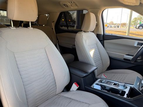 Certified 2021 Ford Explorer XLT image 24